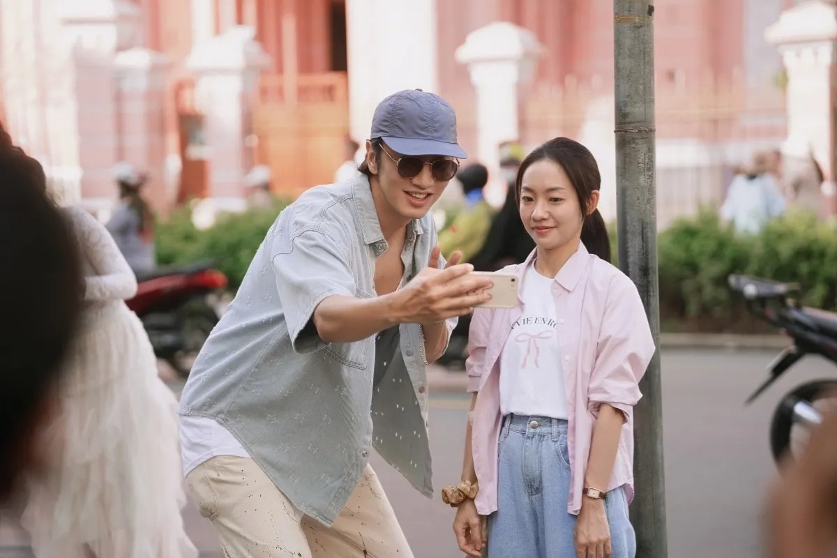 “Tay anh giữ một vì sao”, nơi ngôi sao Lee Kwang Soo sánh vai cùng dàn diễn viên trẻ của Việt Nam như Hoàng Hà, Duy Khánh.