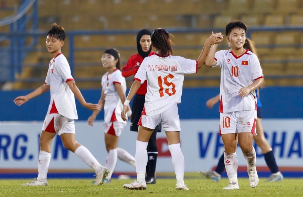 U17 nữ Việt Nam đối đầu U17 nữ Hong Kong (Trung Quốc) ở lượt trận cuối bảng D vòng loại U17 nữ châu Á 2026. (Ảnh: VFF)