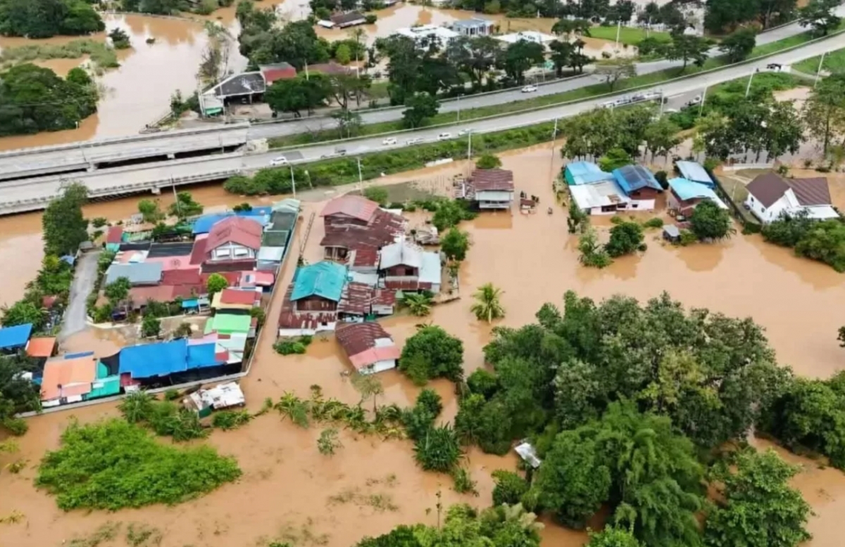 Tình trạng lũ lụt tại tỉnh Phetchabun ngày 1/10. Ảnh: Bangkok Post