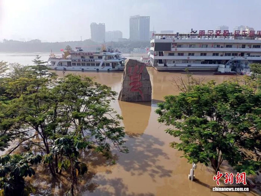 Quảng trường Dân sinh ở Nam Ninh, Quảng Tây lúc 9h30 sáng 8/10 - Ảnh: China News