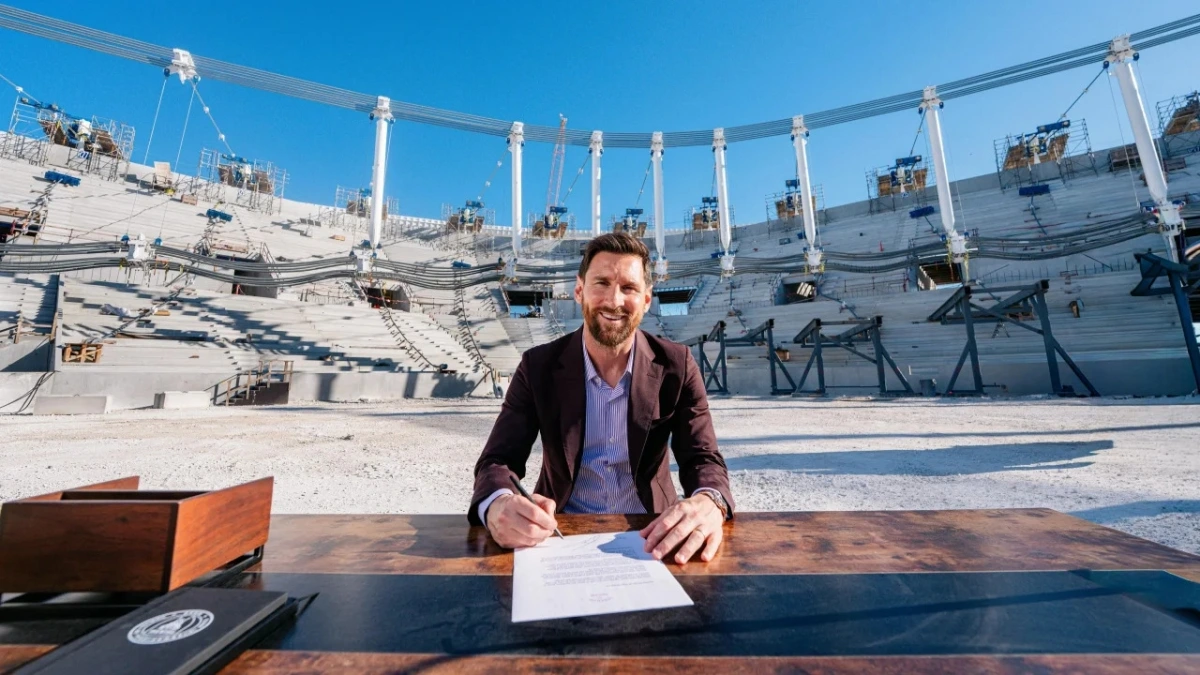 Messi gia hạn hợp đồng với Inter Miami. (Ảnh: Inter Miami)
