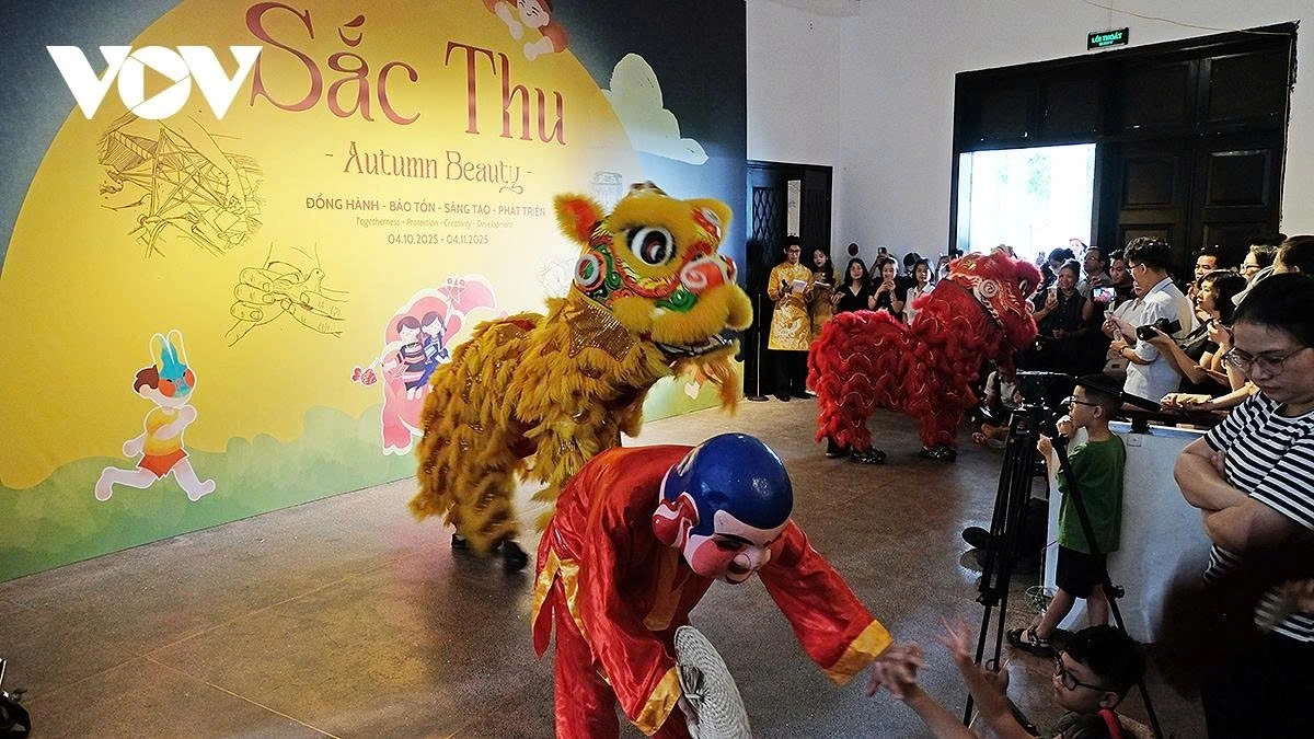 As part of the Mid-Autumn Festival program, the Vietnam Museum of Ethnology is also hosting an art installation space themed “Colors of Autumn” from October 4 to November 4, 2025. This marks the opening event in the series celebrating the 30th anniversary of the museum’s founding (1995–2025).