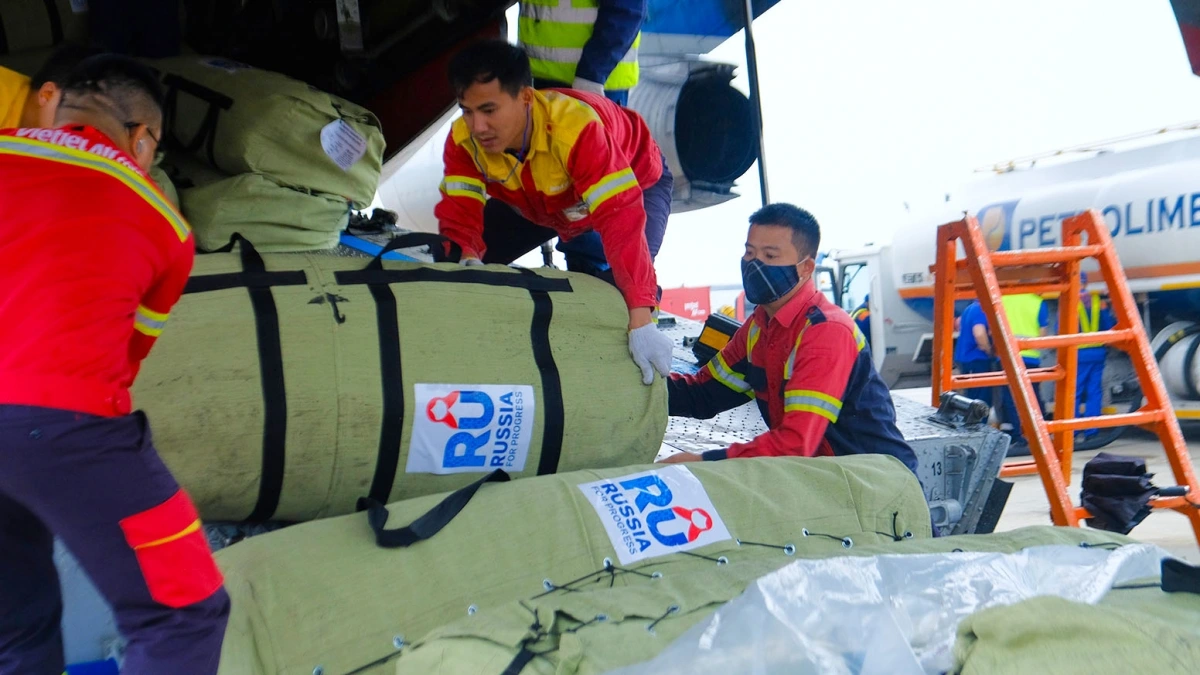 Việt Nam tiếp nhận lô hàng viện trợ của Nga