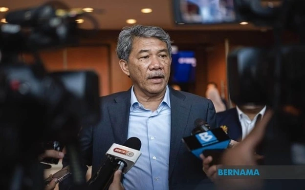 Bộ trưởng Ngoại giao Malaysia Datuk Seri Mohamad Hasan phát biểu với các phóng viên sau khi kiểm tra công tác chuẩn bị cho Hội nghị Cấp cao ASEAN lần thứ 47 tại Trung tâm Hội nghị Kuala Lumpur (KLCC) ngày 13/10/2025. Ảnh: Bernama