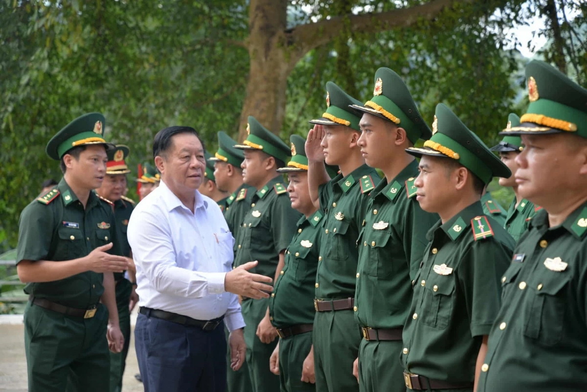 rưởng ban Tuyên giáo và Dân vận Trung ương Nguyễn Trọng Nghĩa cùng đoàn công tác đến thăm, làm việc tại Đồn Biên phòng cửa khẩu Sóc Giang, Ban chỉ huy Bộ đội Biên phòng tỉnh Cao Bằng. 