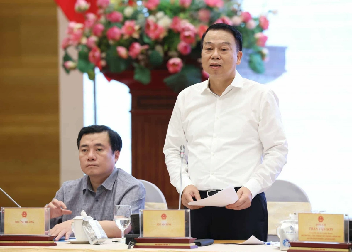 Thứ trưởng Bộ Tài chính Nguyễn Đức Chi thông tin về việc thực hiện thí điểm giao dịch tài sản mã hóa. Ảnh: VGP