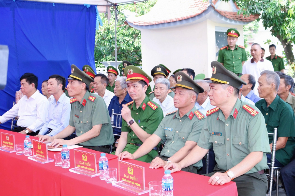 Các đại biểu tại lễ khởi công