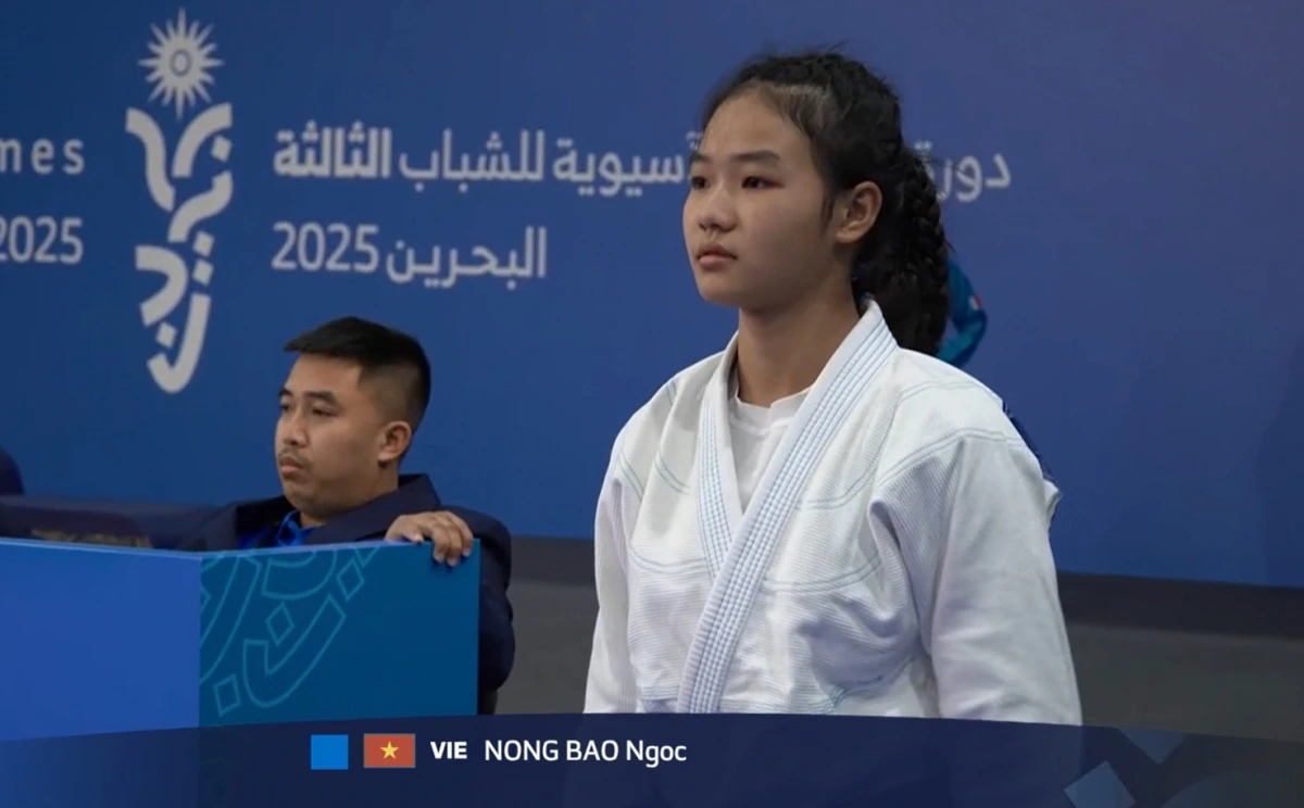 VĐV jujitsu Nông Bảo Ngọc giành HCĐ. (Ảnh: BTC). 