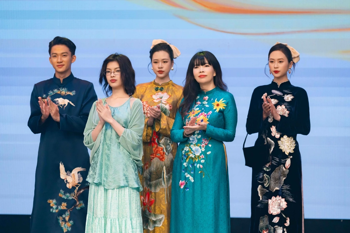 Ngọc Lan (LanV) xuất hiện trong show diễn cá nhân “Tơ xưa” – dấu ấn thời trang Thu Đông 2025.
