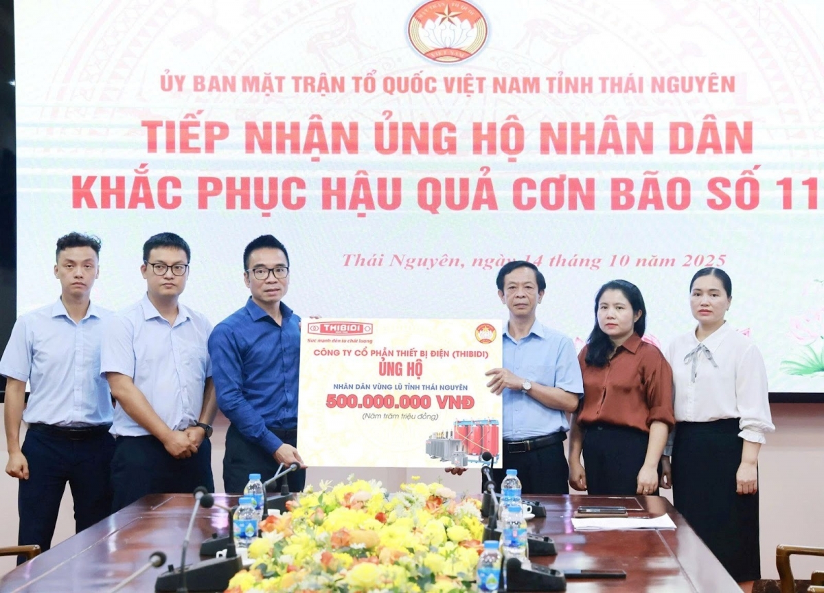 Đoàn công tác của THIBIDI trao 500 triệu đồng cho Đại diện Ủy ban Mặt trận Tổ quốc tỉnh Thái Nguyên