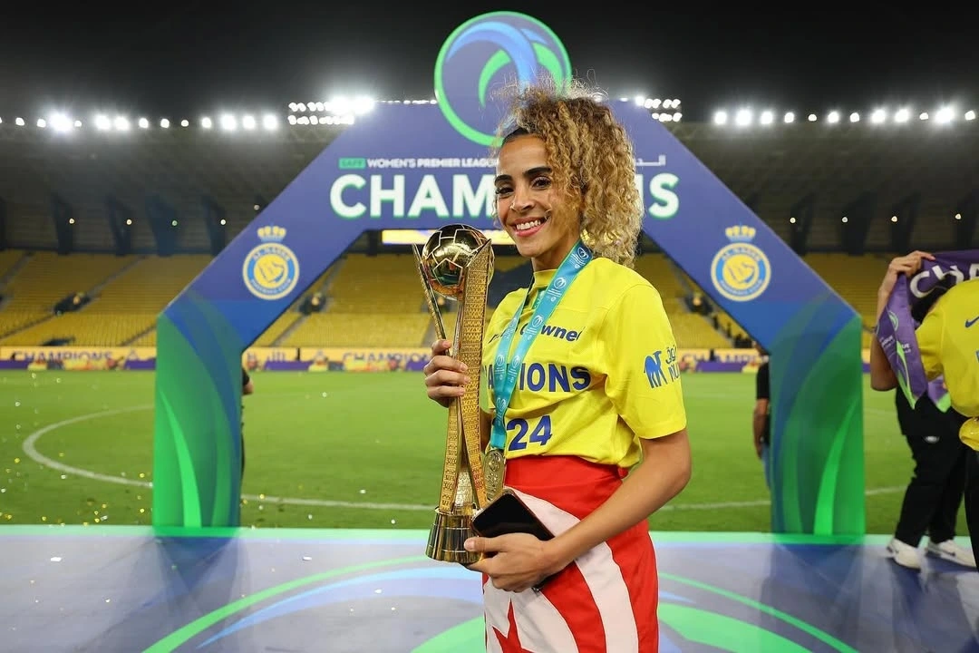 Ouni Samia cùng chức vô địch giải bóng đá nữ Saudi Arabia với Al Nassr. (Ảnh: Saudi Women's Premier League). 