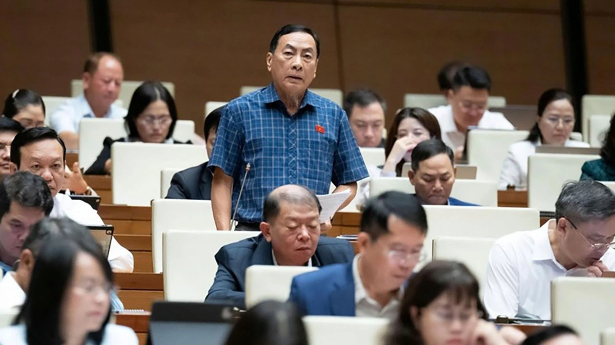 Đại biểu Phạm Văn Hòa (Đoàn Đồng Tháp) phát biểu.