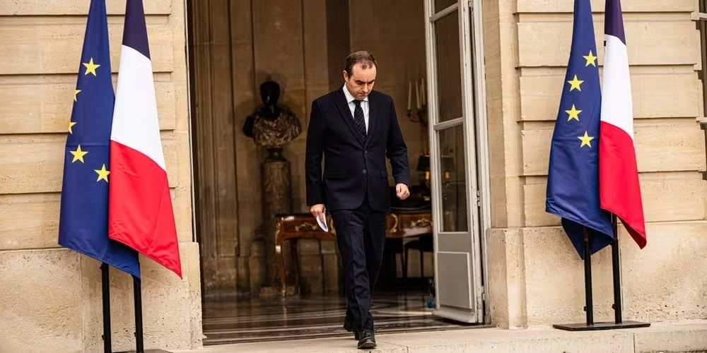 Nếu đạt được một thỏa thuận có lợi cho Chính phủ tương lai, ông Lecornu có thể được xem xét tái bổ nhiệm vào vị trí Thủ tướng - Ảnh: Le Monde