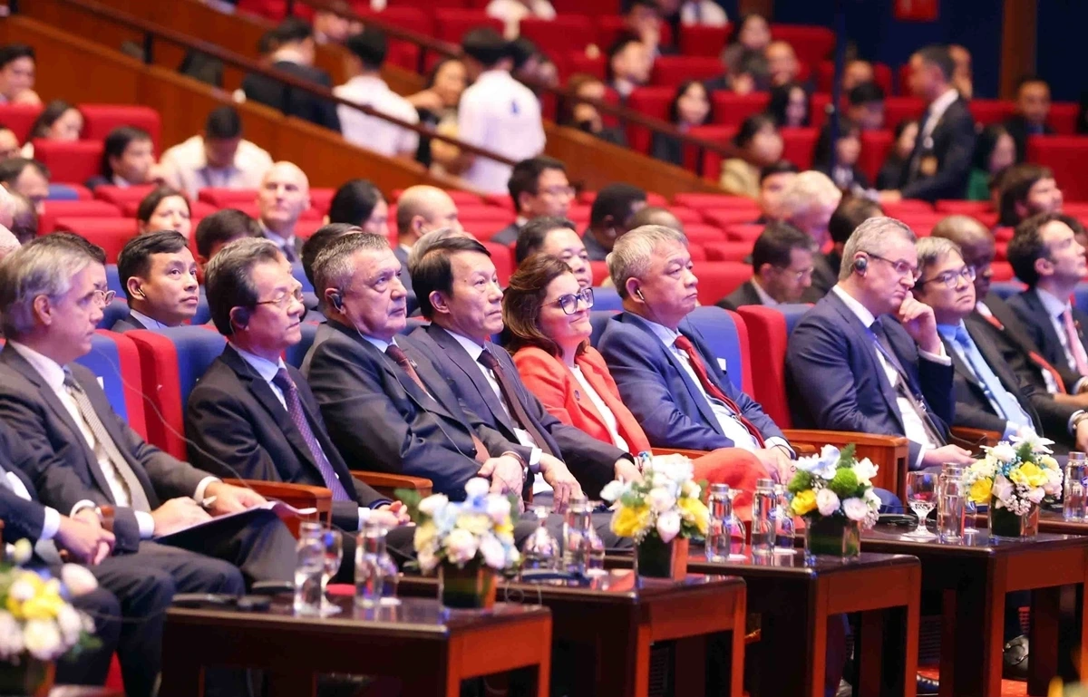 Các đại biểu dự phiên bế mạc Lễ mở ký Công ước Hà Nội
