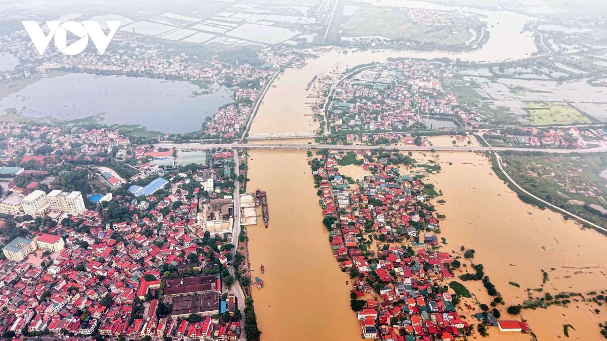 Chỉ trong vài tháng, hàng chục vụ lũ quét, sạt lở đất đã cướp đi sinh mạng của hàng trăm người, khiến hàng nghìn ngôi nhà tan hoang. Thiên tai không còn là điều “bất ngờ” mà là thực tế đang diễn ra ngày càng khốc liệt.