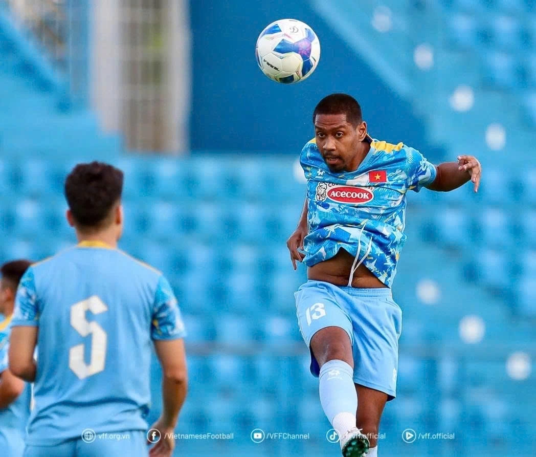 At the top of the list is Jason Pendant, a French-born defender, valued at EUR500,000. (Photo: VFF)