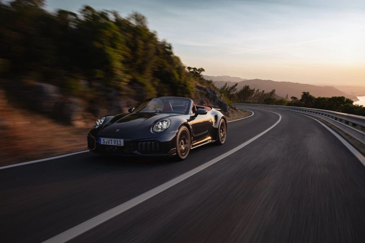 Porsche Việt Nam đã chính thức giới thiệu dòng xe 911 Turbo S thế hệ mới, biến thể cao cấp nhất của dòng xe thể thao huyền thoại.