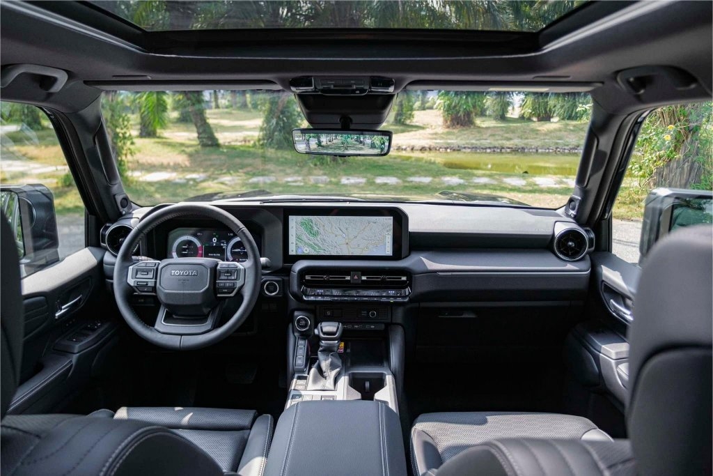 Không gian nội thất Toyota Land Cruiser Prado thế hệ mới.