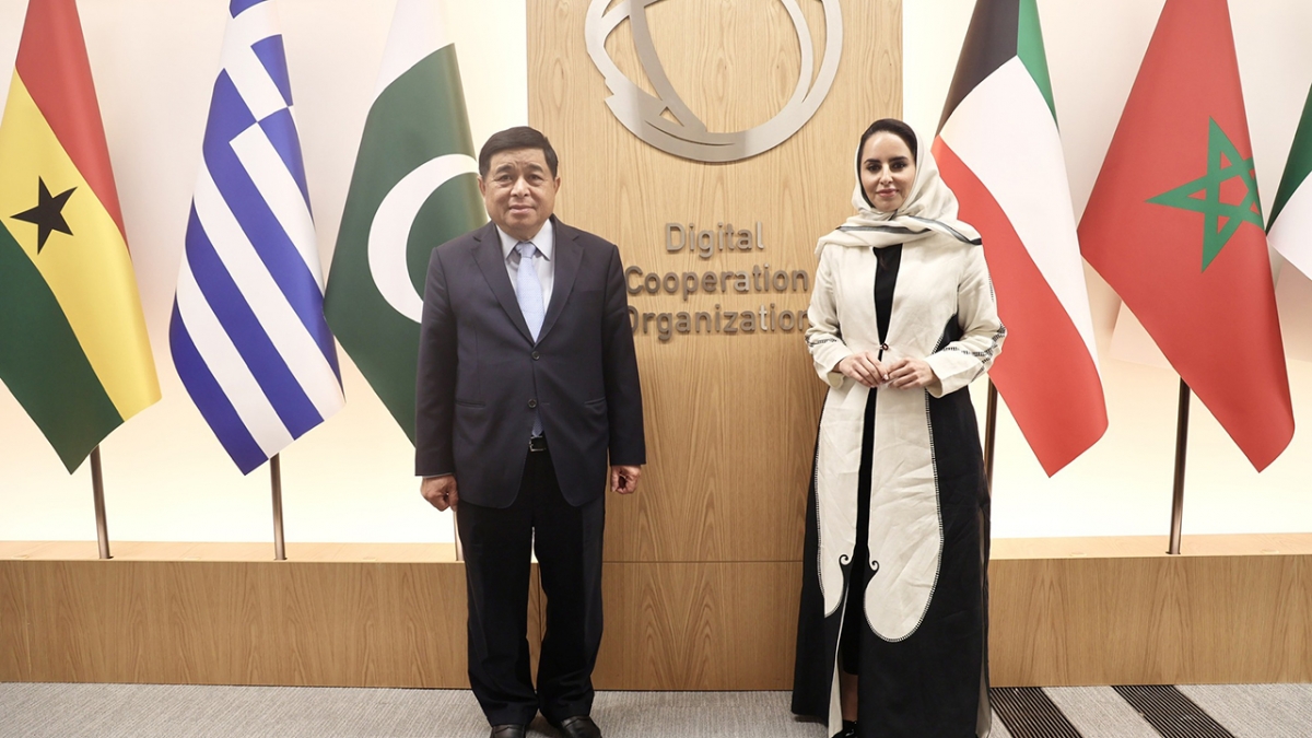 Phó Thủ tướng Nguyễn Chí Dũng và bà Deemah AIYahya, Tổng Thư ký DCO - Ảnh: VGP