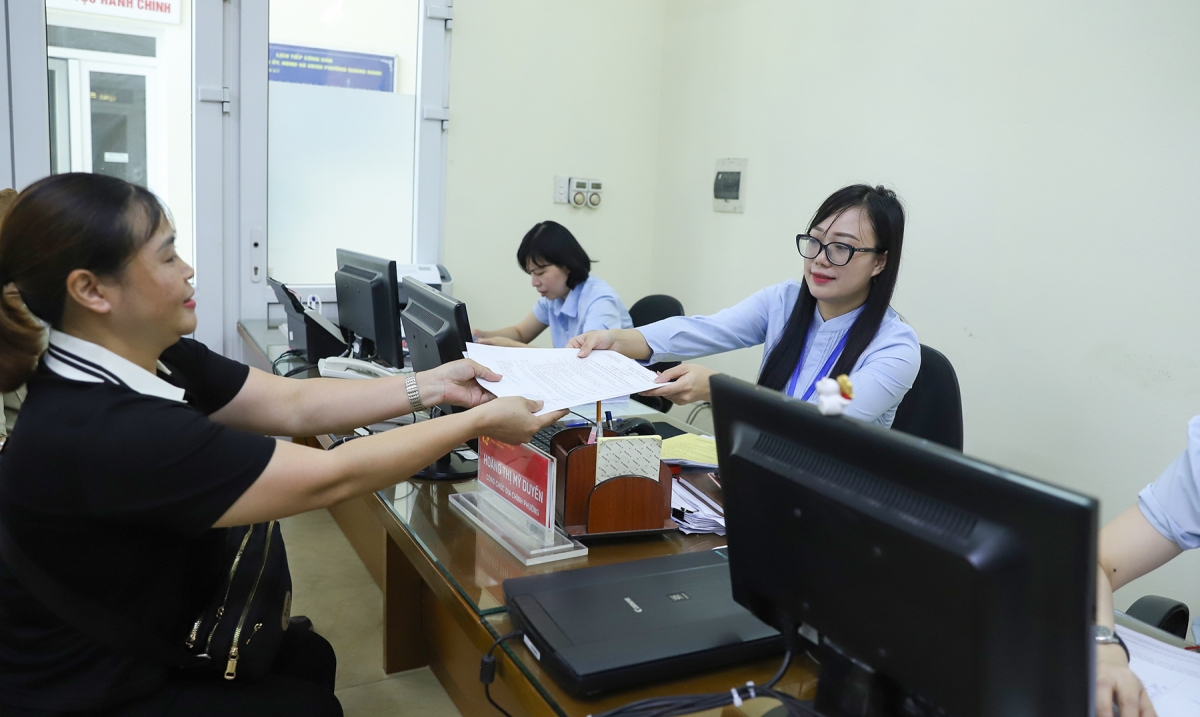 Tỉnh Quảng Ninh có hơn 1.000 cán bộ, công chức, viên chức, người lao động cấp xã được hưởng hỗ trợ đi lại sau khi sắp xếp đơn vị hành chính cấp xã.