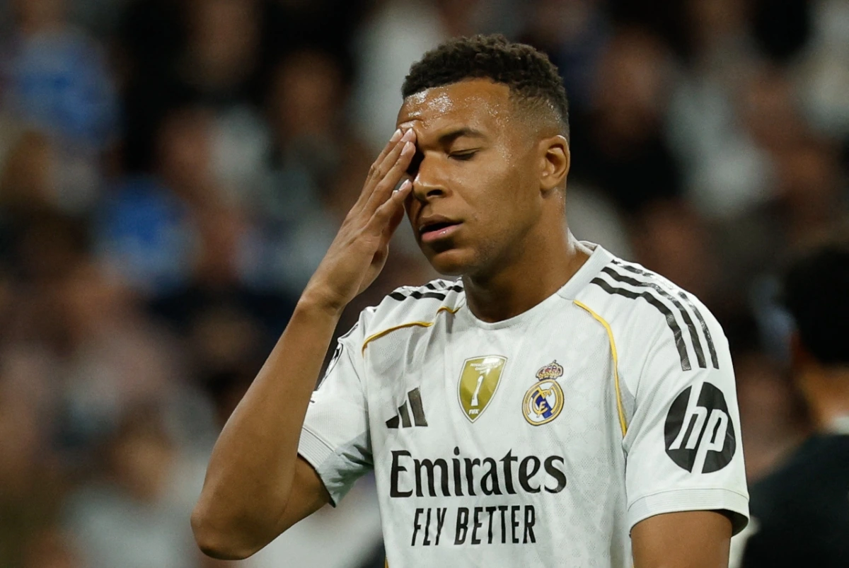 Mbappe bỏ lỡ cơ hội đầy đáng tiếc (Ảnh: Reuters)