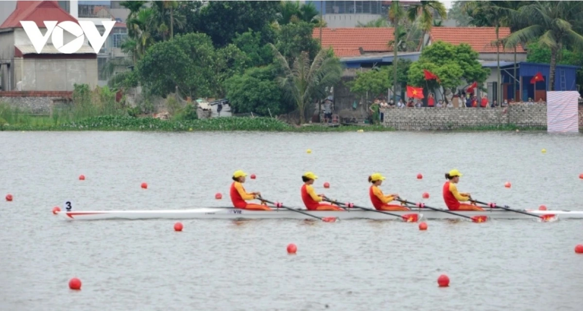 Rowers compete at the 2025 Asian Rowing Championships. (Photo: VNA)