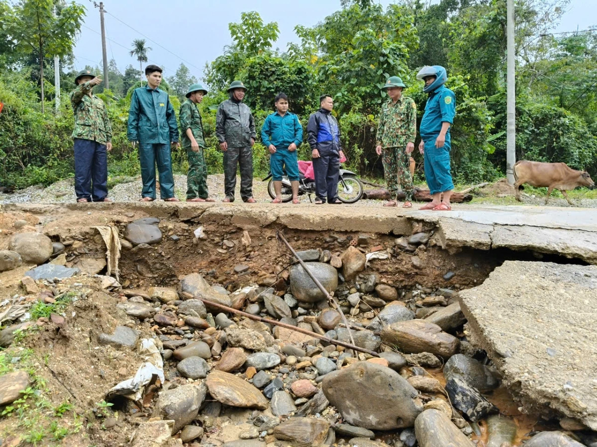 Sạt lở ở xã A Vương, thành phố Đà Nẵng (Ảnh Brhiu Quân)
