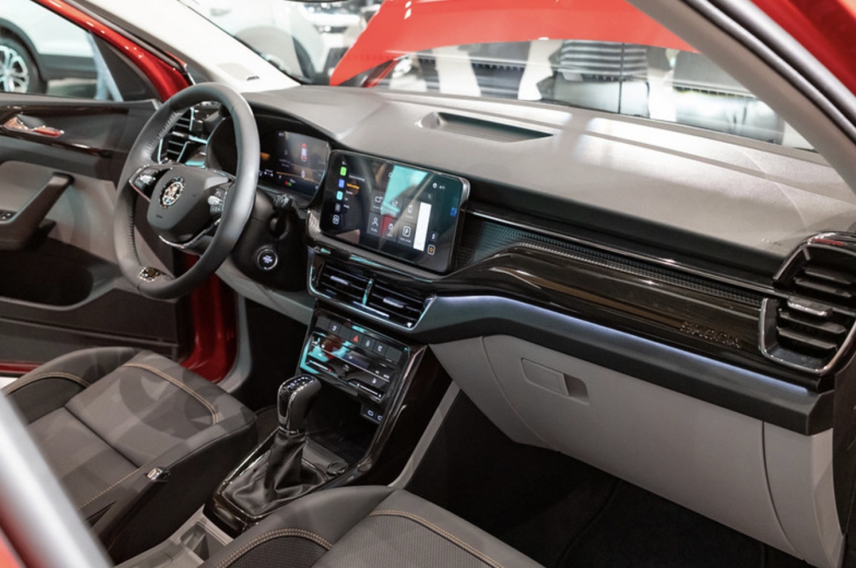 Khoang lái của Skoda Kushaq sở hữu màn hình giải trí cảm ứng 10 inch