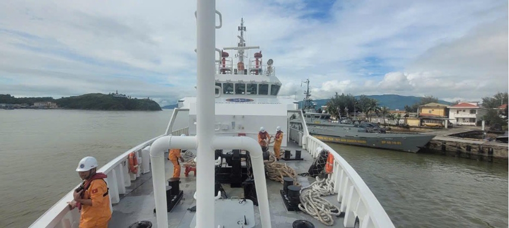 Tàu chuyên dụng tìm kiếm cứu nạn SAR 631 rời cầu đi cứu nạn