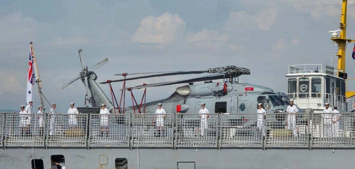 Tàu HMAS Ballarat -FFH155