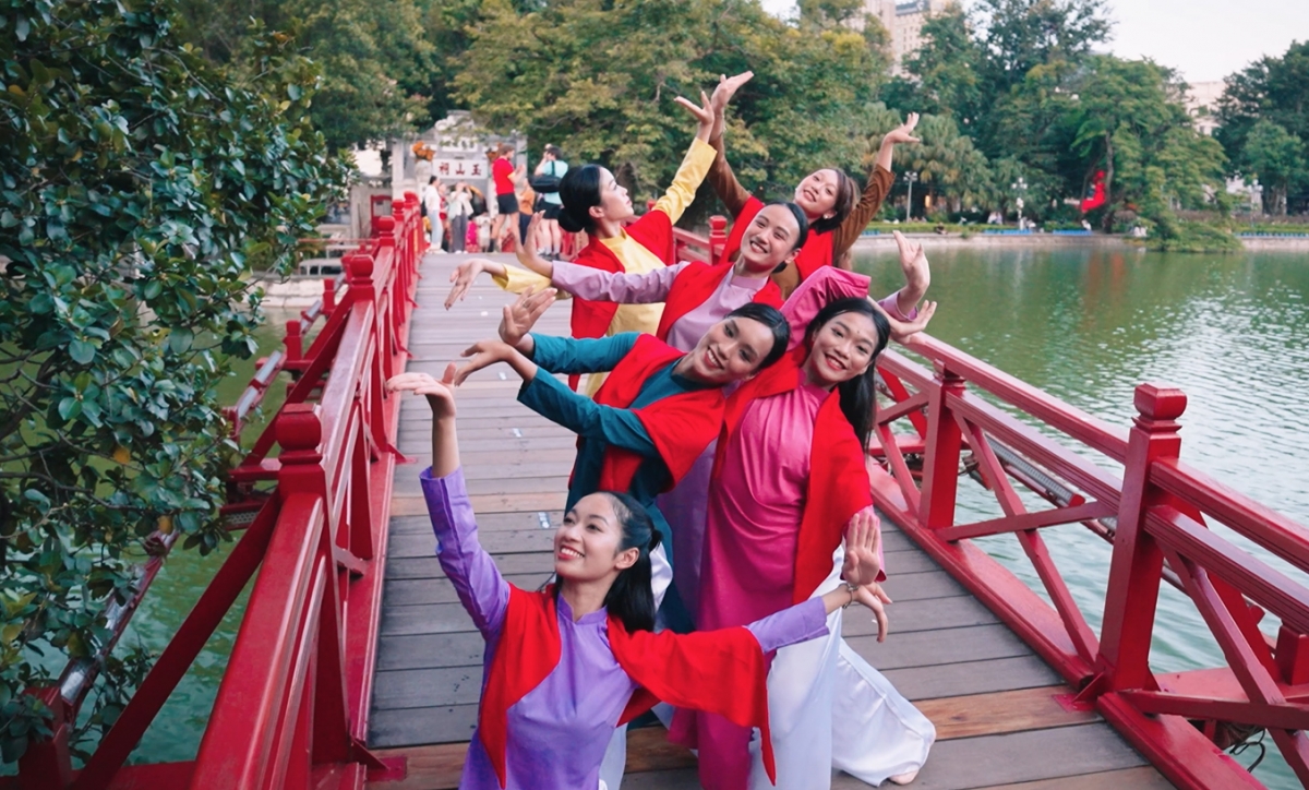 “Vũ điệu ‘Tay trong tay’ ra đời với mong muốn tạo nên một điệu múa mang tính đại chúng, phục vụ nhân dân và có thể được duy trì lâu dài trong đời sống.