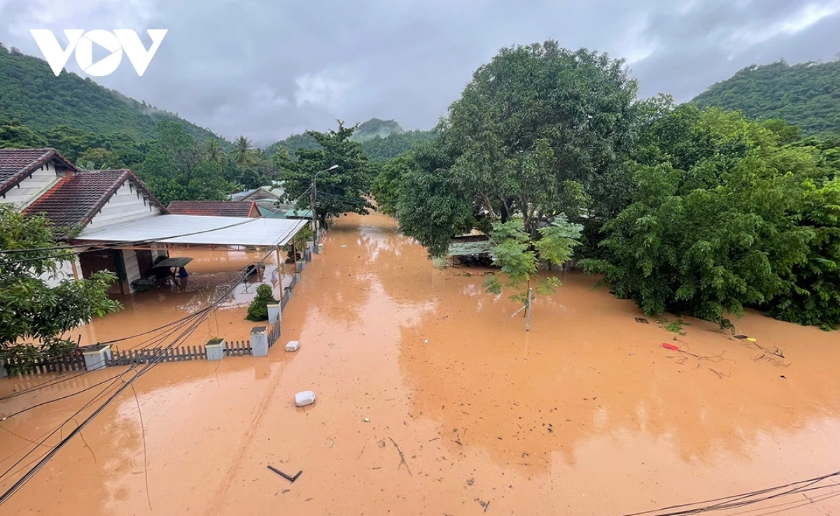 Xã Thạnh Mỹ (huyện Nam Giang, tỉnh Quảng Nam cũ) mênh mông nước chiều nay