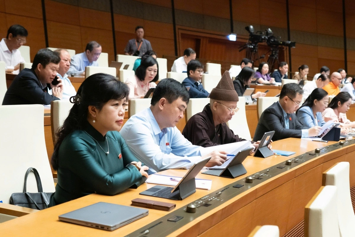 Sáng 29/10/2025, Quốc hội thảo luận ở hội trường về Đánh giá kết quả thực hiện kế hoạch phát triển kinh tế - xã hội năm 2025; dự kiến kế hoạch phát triển kinh tế - xã hội năm 2026... (Ảnh: Quốc hội)