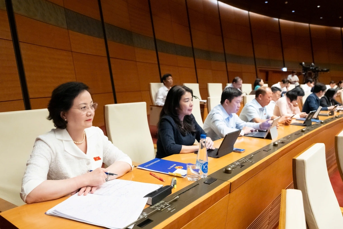 Chiều 29/10, Quốc hội tiếp tục thảo luận ở hội trường về Đánh giá kết quả thực hiện kế hoạch phát triển kinh tế - xã hội năm 2025; dự kiến kế hoạch phát triển kinh tế - xã hội năm 2026...