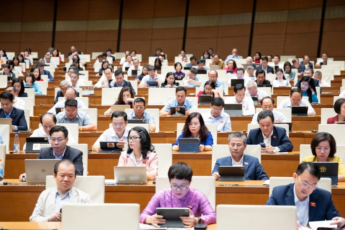 Ngày 29/10/2025, Quốc hội thảo luận ở hội trường về Đánh giá kết quả thực hiện kế hoạch phát triển kinh tế - xã hội năm 2025; dự kiến kế hoạch phát triển kinh tế - xã hội năm 2026...