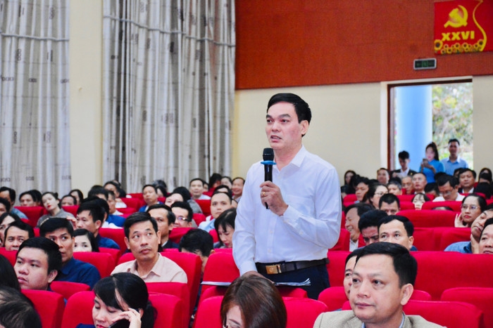 Thầy Đỗ Xuân Trường cũng kiến nghị Nhà nước có chính sách học bổng và hỗ trợ điều kiện học nghề cho học sinh tốt nghiệp THPT theo học hệ trung cấp