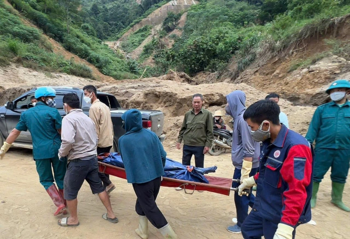 Thể nạn nhân sau khi được tìm thấy đã bàn giao về cho gia đình an táng