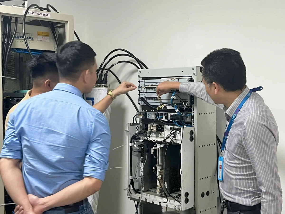 Khoá đào tạo về "Vận hành khai thác 5G" cho các CBCNV chuyên trách do Trung tâm mạng lưới MobiFone miền Trung phối hợp cùng Công ty TNHH Công nghệ Huawei Việt Nam tổ chức 