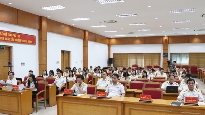 Hội nghị đánh giá kết quả công tác thuế 9 tháng năm 2025 của Thuế tỉnh Phú Thọ đã ghi nhận nhiều thành quả ấn tượng. Đây là tiền đề quan trọng để Thuế Phú Thọ hoàn thành xuất sắc nhiệm vụ năm 2025