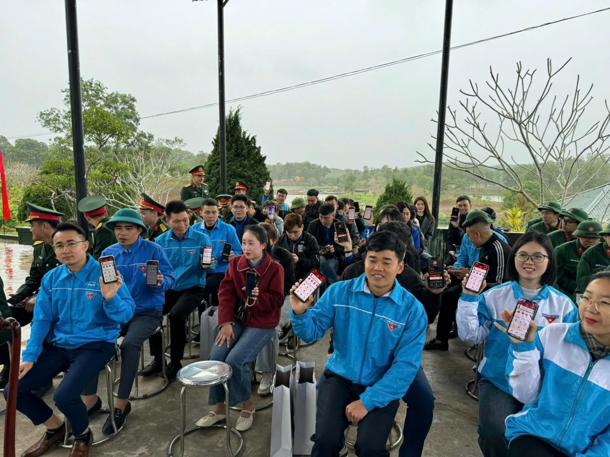 Với sự tận tỉnh, chu đáo của cán bộ, công chức Thuế Quảng Ninh, đến nay người nộp thuế đã thành thạo, sử dụng eTax Mobile