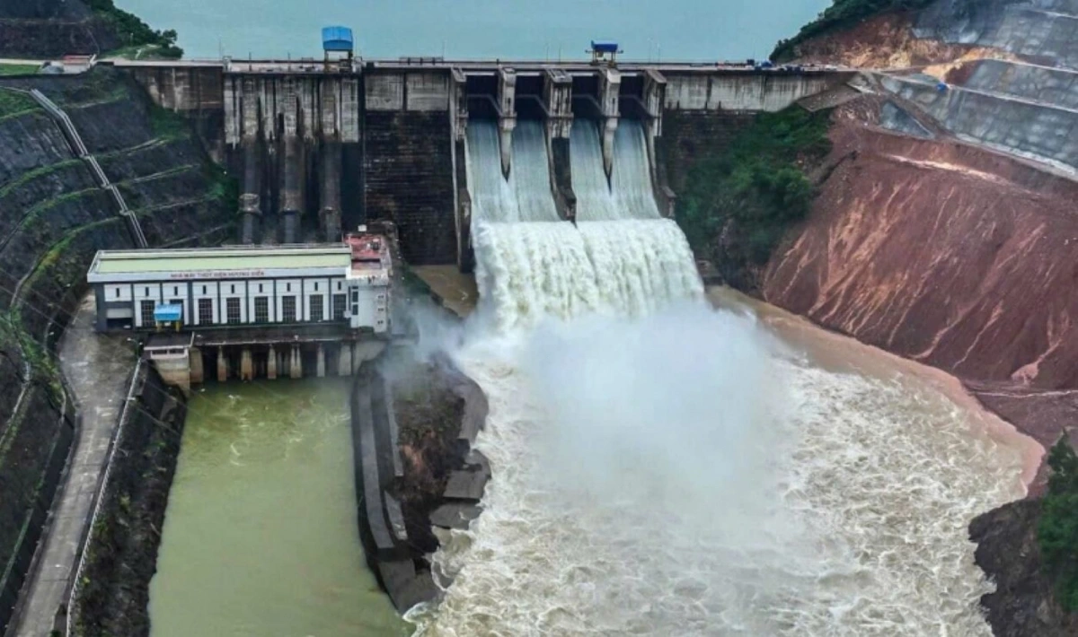 Thủy điện Hương Điền sẽ tăng lưu lượng điều tiết xả về hạ du từ 1.050 - 1.800 m3 trên s từ 16h10 chiều nay