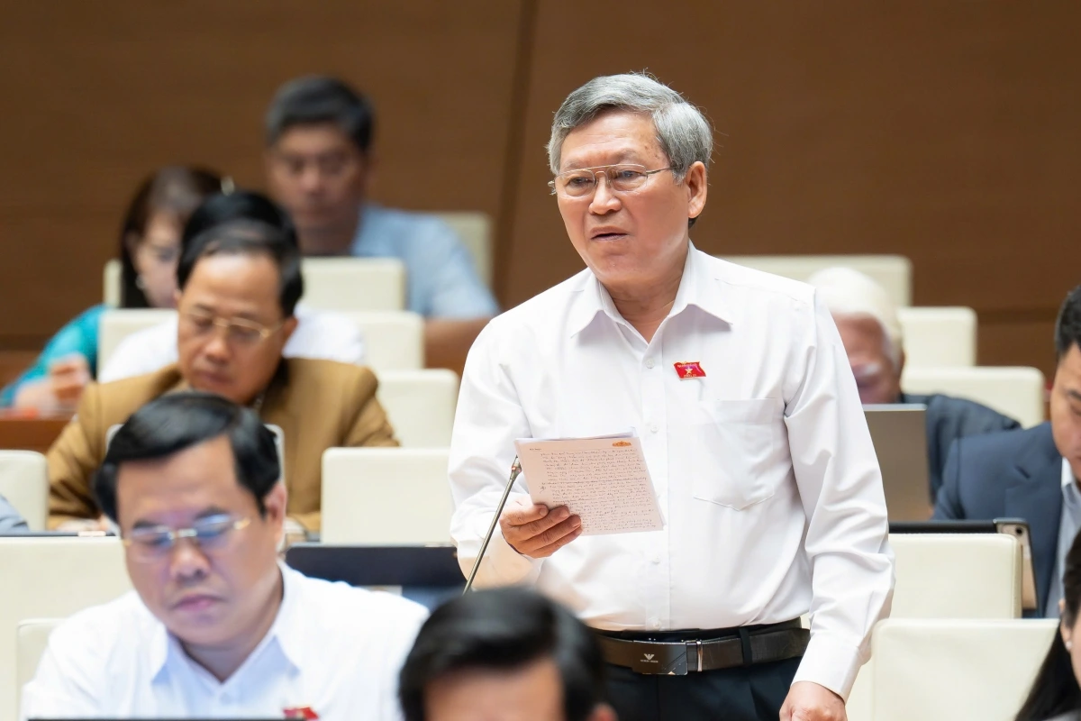 ĐBQH Tô Văn Tám ( đoàn Quảng Ngãi) cho rằng, chính quyền 2 cấp đã phục vụ người dân tốt rồi, nhưng thời gian tới cần tốt hơn. Ảnh Quốc hội