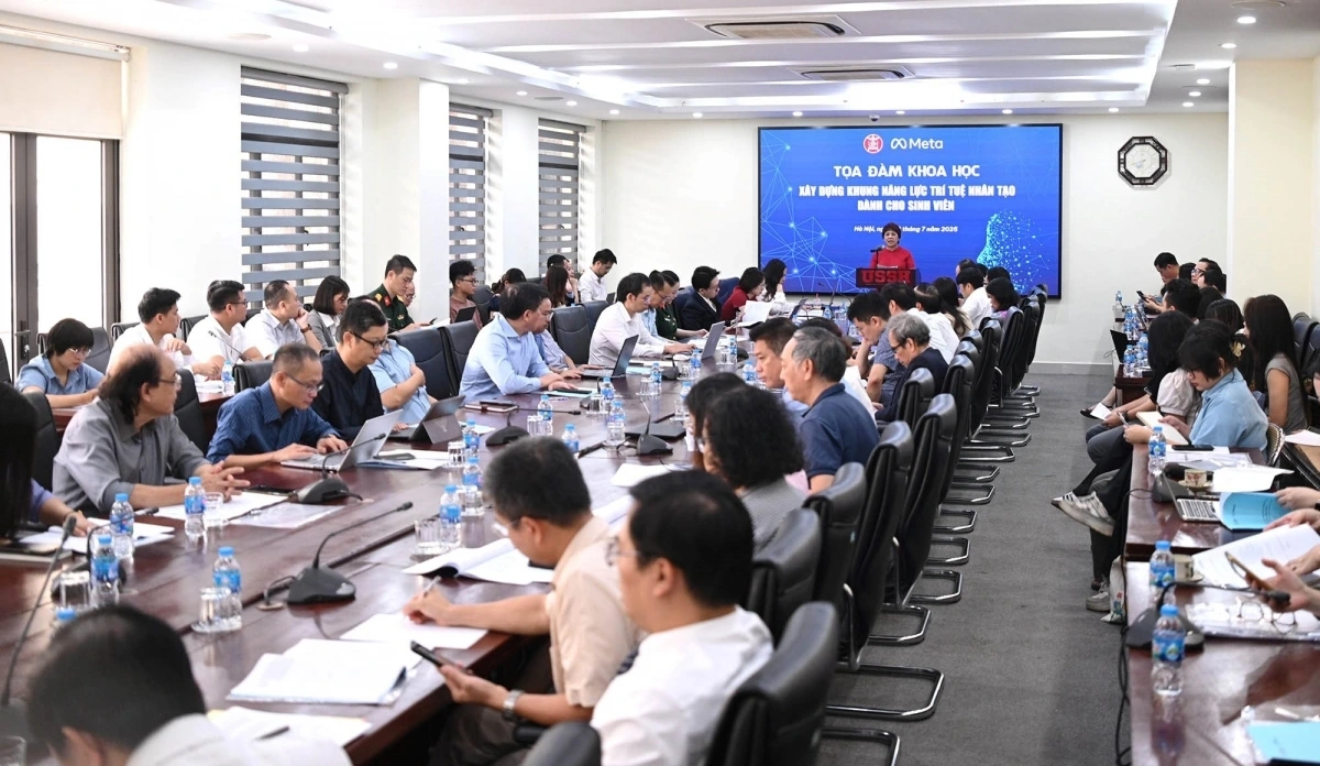 Trường ĐH KHXH VNV (ĐHQGHN) tọa đàm lấy ý kiến để xây dựng khung năng lực AI (Ảnh: Thu Lương)