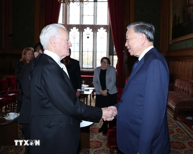 Tổng Bí thư Tô Lâm hội kiến Chủ tịch Thượng viện Anh John Mcfall. (Ảnh: TTXVN)