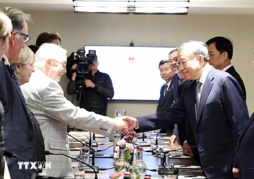 Tổng Bí thư Tô Lâm tiếp Tổng Bí thư Đảng Cộng sản Anh Robert Griffiths. (Ảnh: TTXVN)