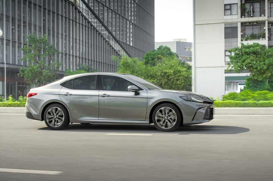 Khách mua Camry được giảm 61 - 77 triệu trong tháng 10/2025.