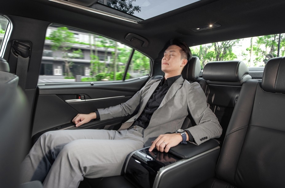 Hàng ghế sau mang đến không gian thoải mái cho “ông chủ”.