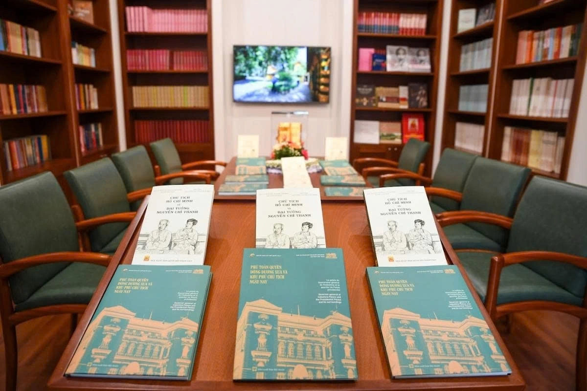 Ra mắt hai cuốn sách: “Chủ tịch Hồ Chí Minh và Đại tướng Nguyễn Chí Thanh” và “Phủ toàn quyền Đông Dương xưa và Phủ Chủ tịch ngày nay”