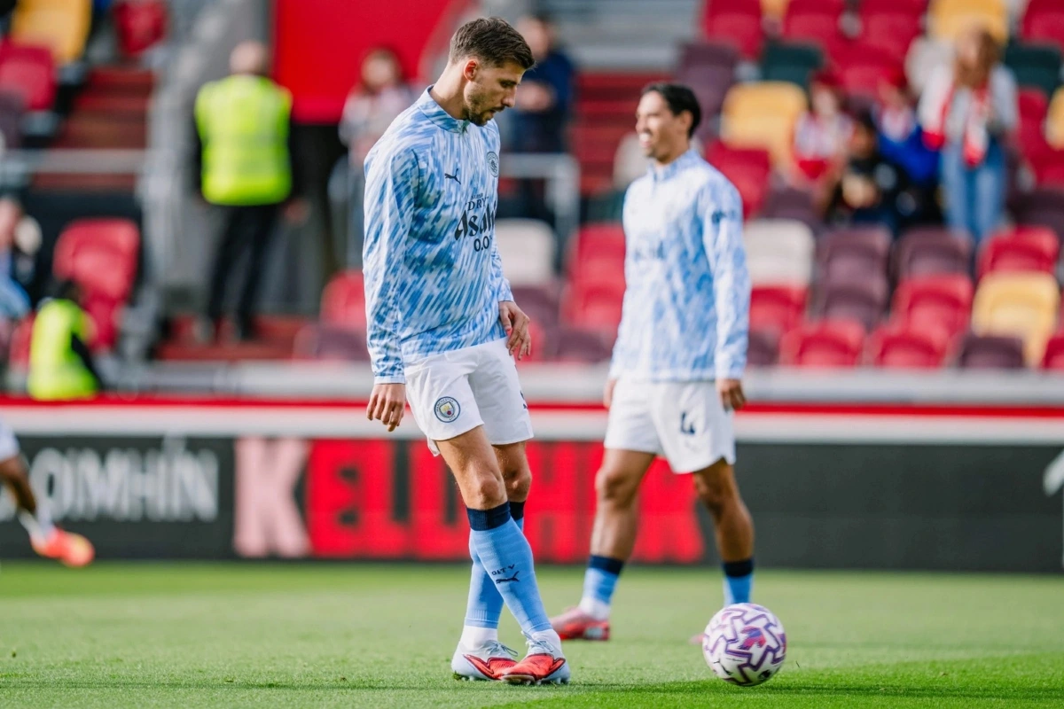 Các cầu thủ Man City khởi động trước trận. (Ảnh: Man City). 