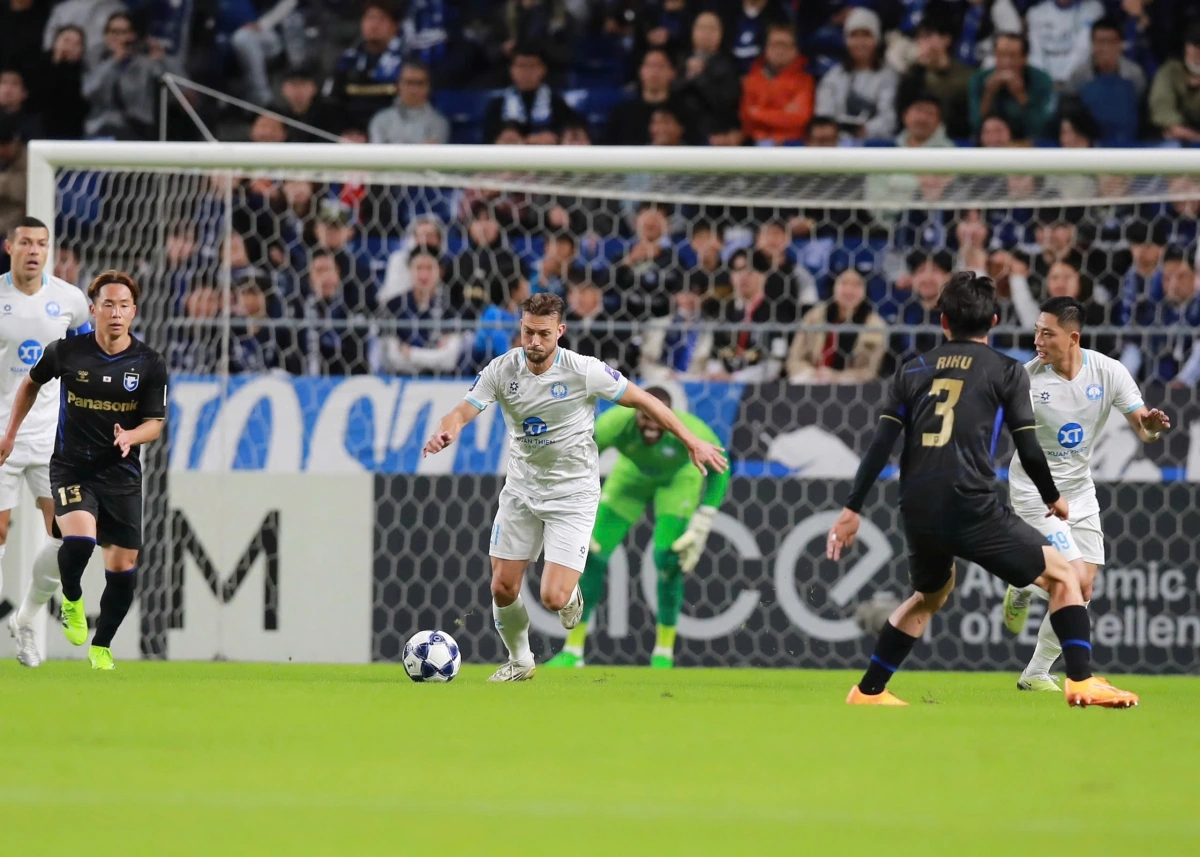 Nam Định gặp khó trước Gamba Osaka.